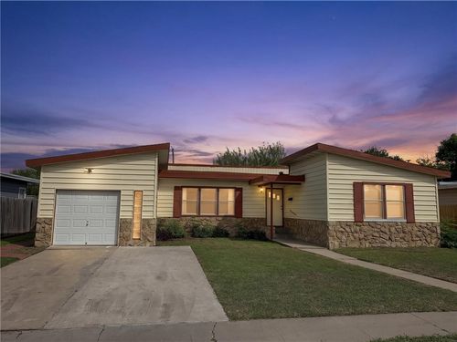 735 Chase Dr, Corpus Christi, TX, 78412-3038 | Card Image