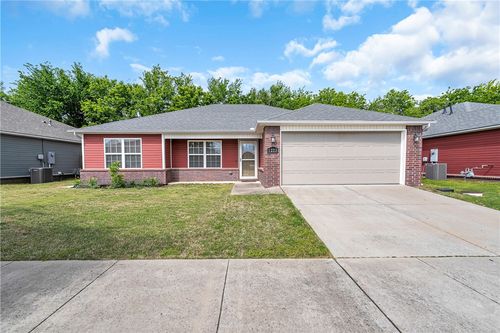 1223 S Springfield Dr, Fayetteville, AR, 72704-7123 | Card Image