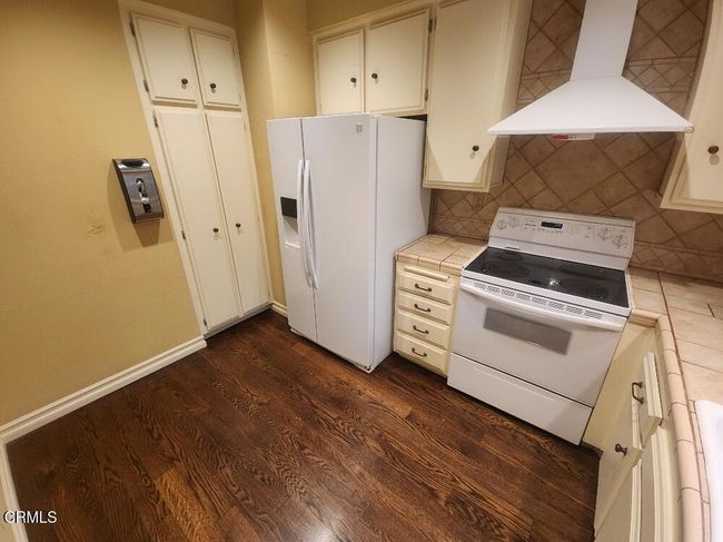 Kitchen to refrig horizontal | Image 18