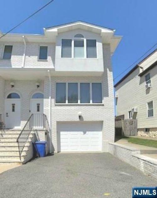 18 Short St, Fort Lee, NJ, 07024-4013 | Card Image