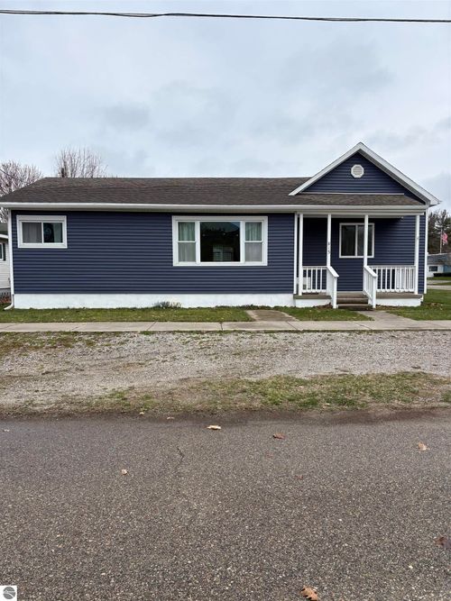 815 E State St, East Tawas, MI, 48730-1622 | Card Image