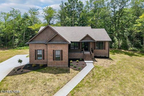 2 Riverchase Dr, Crossville, TN, 38571-5735 | Card Image