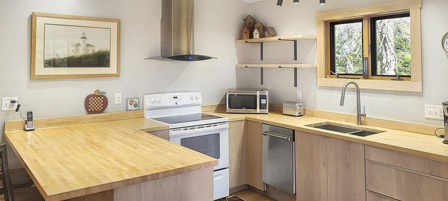 869 S Shore Rd, House other with 2 bedrooms, 2 bathrooms and null parking in LA POINTE WI | Image 8