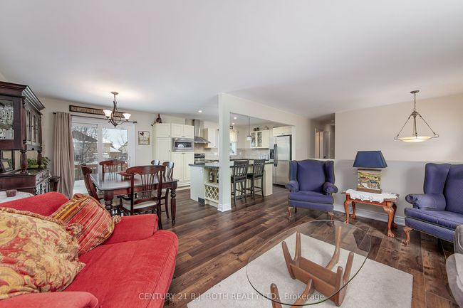 239 Centre St, House other with 4 bedrooms, 2 bathrooms and 6 parking in Angus ON | Image 5