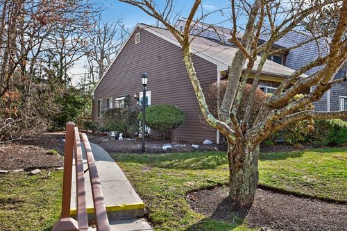 77-77 Roundhouse Rd, Bourne, MA, 02532-3887 | Card Image