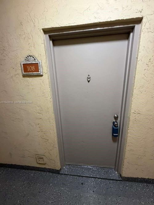 108-8160 Geneva Ct, Doral, FL, 33166-4679 | Card Image