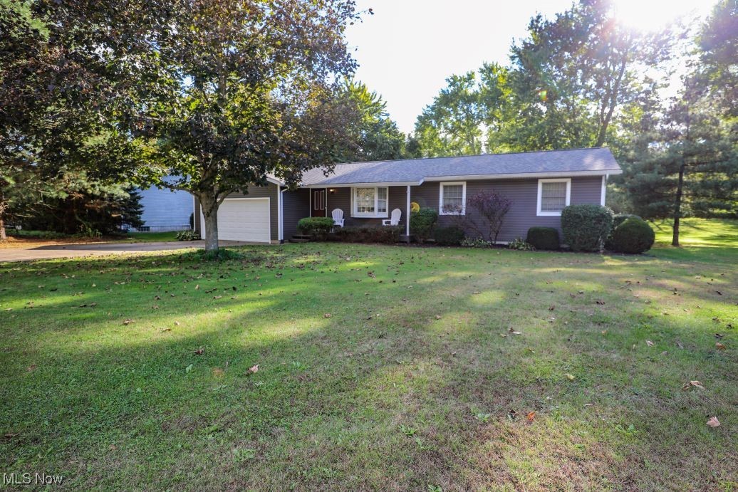 Hawthorn St, Mogadore, OH 44260