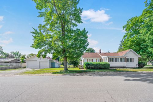 515 W 5th St, Evart, MI, 49631-9303 | Card Image