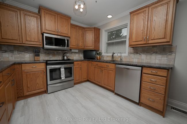11 Mcdonald Crt, House other with 2 bedrooms, 3 bathrooms and 2 parking in Tillsonburg ON | Image 4