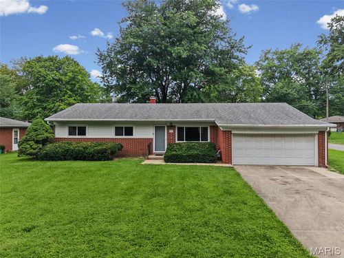 125 Chevy Chase Dr, Belleville, IL, 62223-4119 | Card Image