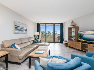 207 - 380 Seaview Court, Condo with 2 bedrooms, 2 bathrooms and null parking in Marco Island FL | Image 2