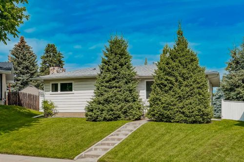 7419 Huntertown Crescent Nw, Calgary, AB, T2K4K3 | Card Image