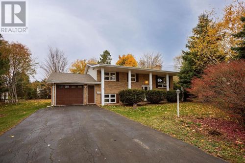 7 Crestview Dr, Charlottetown, PE, C1E1N4 | Card Image