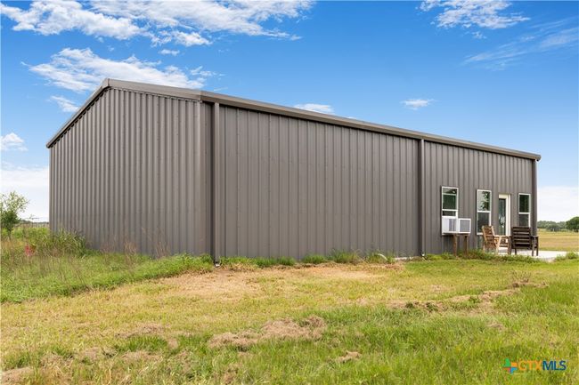 592 Dagg Rd, Home with 1 bedrooms, 2 bathrooms and null parking in Yoakum TX | Image 22