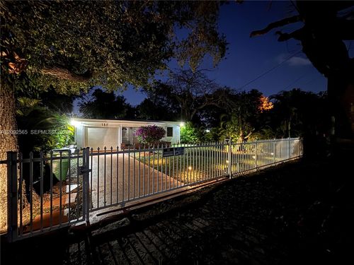 151 Nw 165th St, Miami, FL, 33169-6011 | Card Image