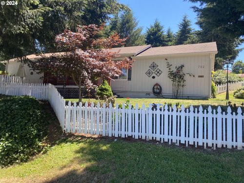 792 Clone Ave, Yoncalla, OR, 97499-7518 | Card Image