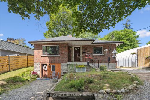 585 Blair St, Fergus, ON, N1M1S5 | Card Image