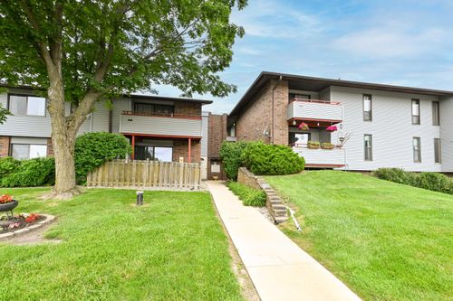 7921 S 68th St, Franklin, WI, 53132-9226 | Card Image
