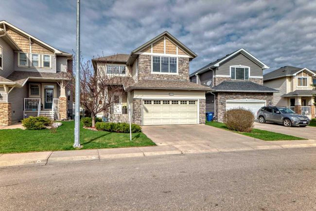 2513 Coopers Circle Sw, Home with 4 bedrooms, 3 bathrooms and 4 parking in Airdrie AB | Image 2