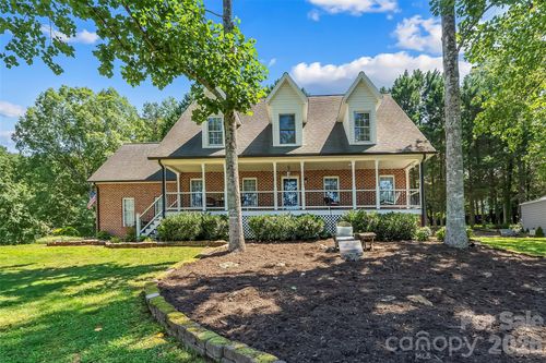 313 Springwood Dr Ne, Valdese, NC, 28690-8710 | Card Image