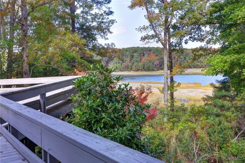 222 W Queens Dr, Williamsburg, VA, 23185-4944 | Card Image
