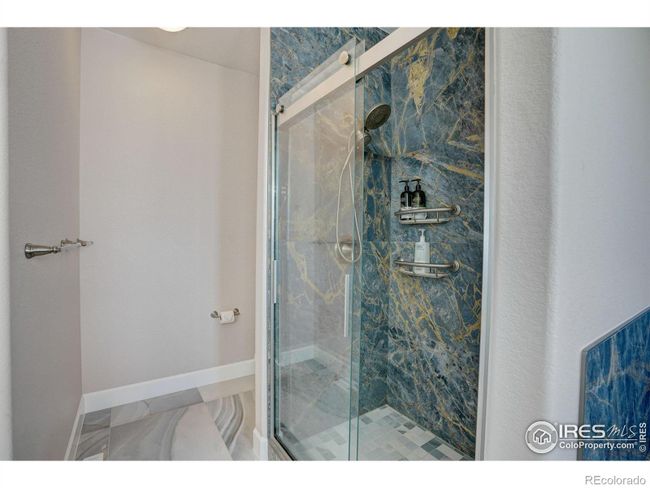 Primary 5-pc Bathroom | Image 15