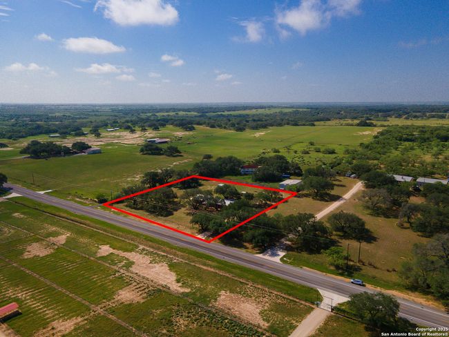1015 Fm 2200 W, House other with 3 bedrooms, 3 bathrooms and null parking in Devine TX | Image 6