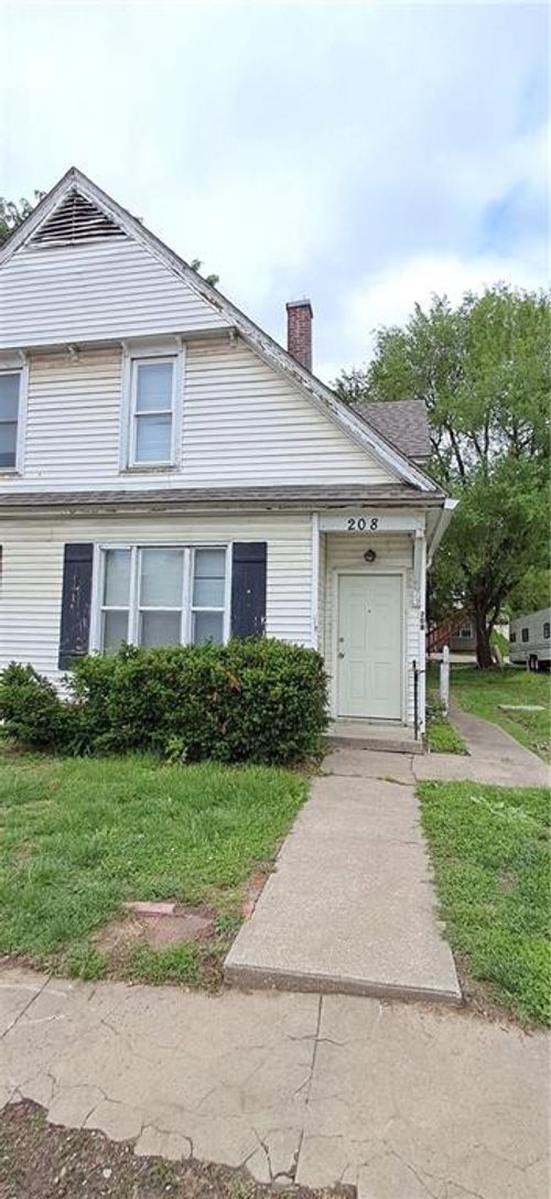 208 22nd St, Saint Joseph, MO, 64501-3158 | Card Image