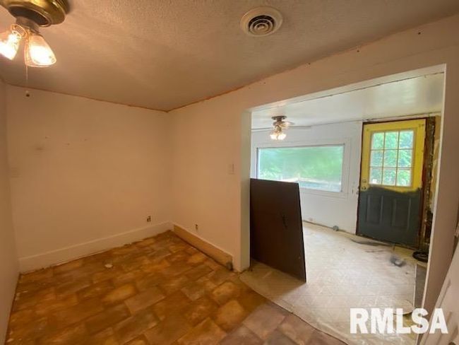 1072 Creal Springs Rd, House other with 2 bedrooms, 2 bathrooms and null parking in Creal Springs IL | Image 25