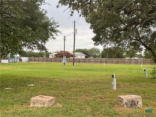 46 County Road 400, Yoakum, TX, 77995-4612 | Card Image