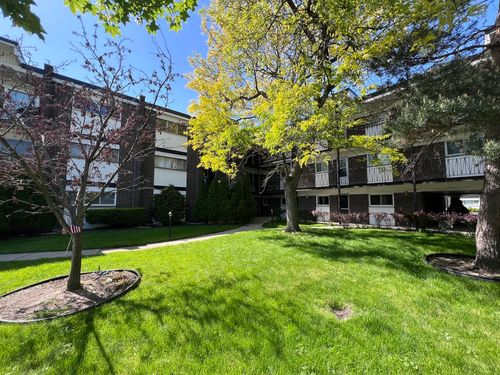 203-10125 Cherry Pkwy, Skokie, IL, 60076-4217 | Card Image