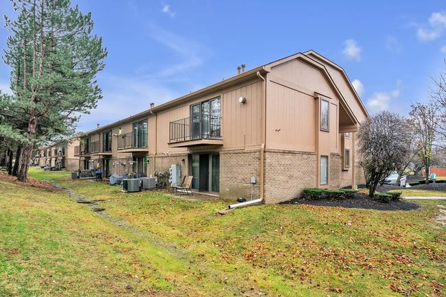 27450 Evergreen Rd, Condo with 2 bedrooms, 2 bathrooms and null parking in Lathrup Village MI | Image 14