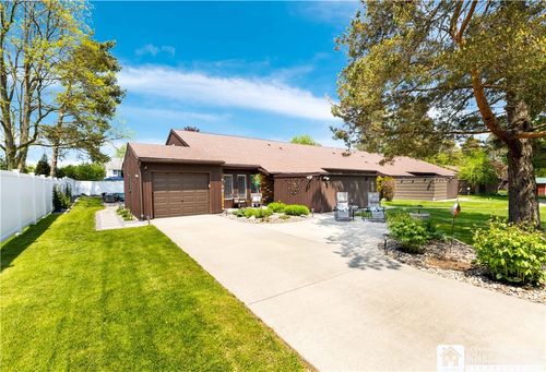 2 Susann Ct, Fredonia, NY, 14063-2329 | Card Image