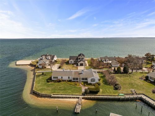 855 Old Salt Rd, Mattituck, NY, 11952-1810 | Card Image