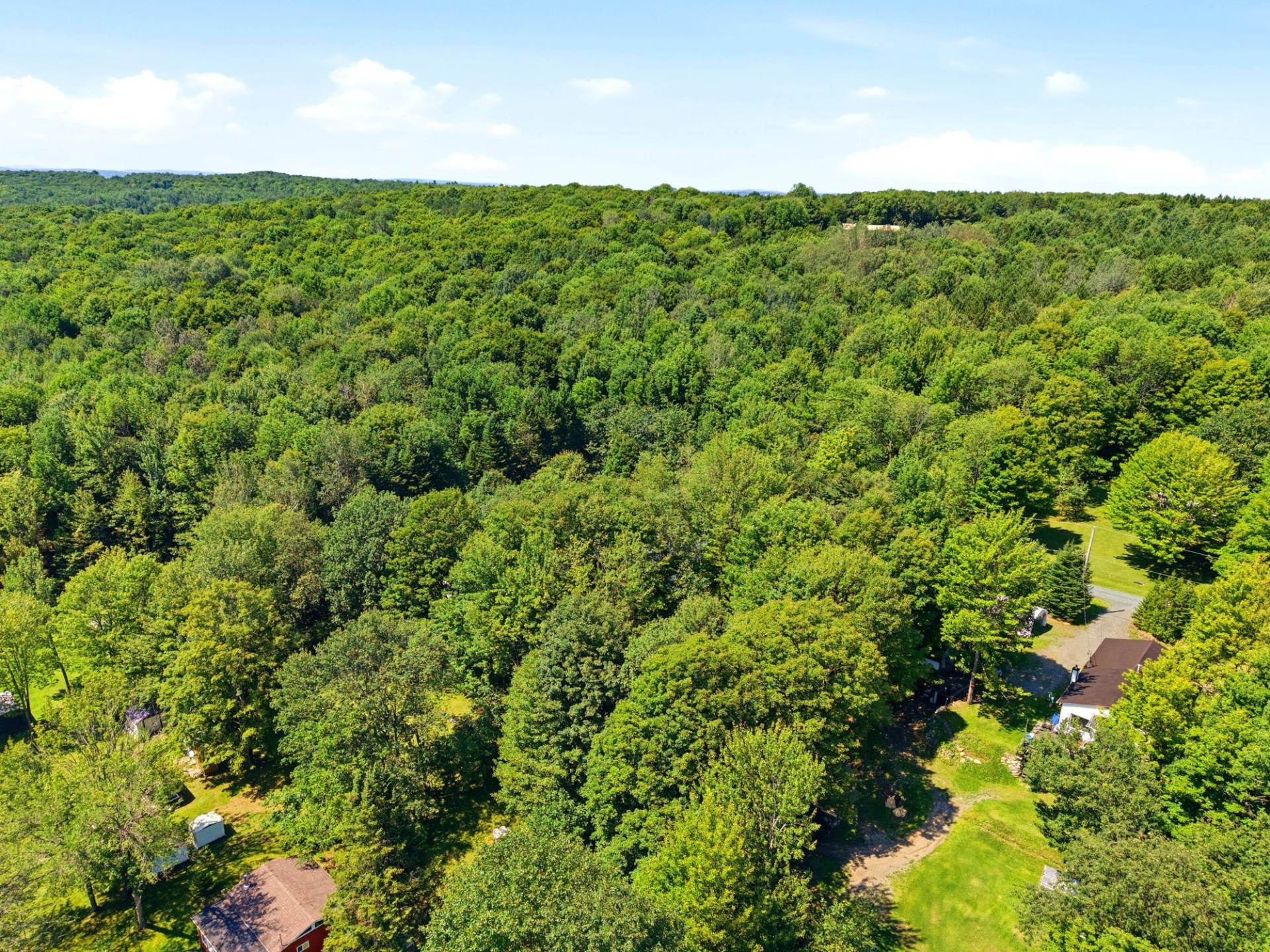 Residential in Saint-Georges-de-Windsor 5