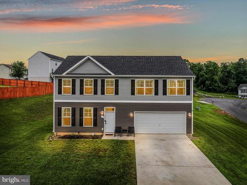 39 Irwin Ct, HEDGESVILLE, WV, 25427-4401 | Card Image