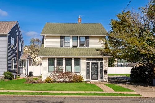 154 Elmwood St, Westbury, NY, 11590-3107 | Card Image