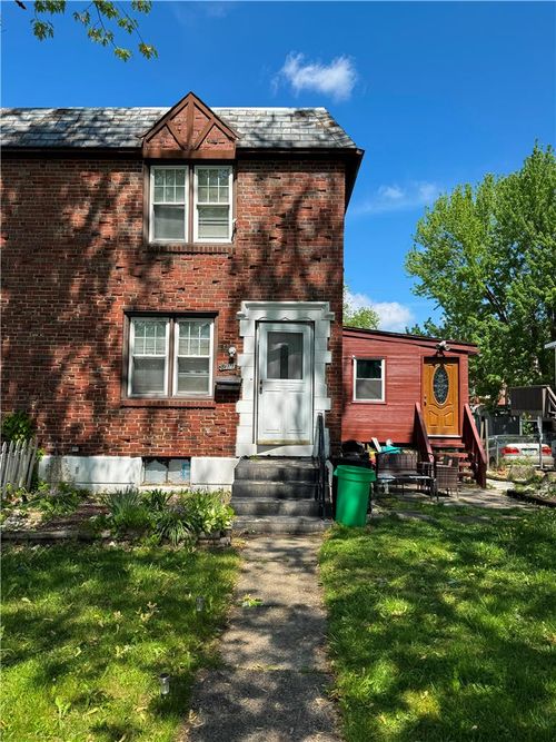 811 W Emaus Ave, ALLENTOWN, PA, 18103-6741 | Card Image