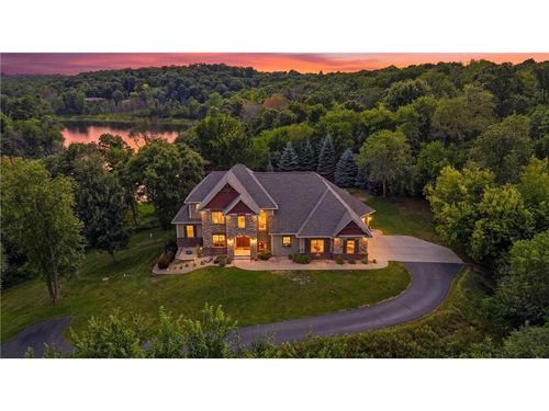 905 Highlander Trl, Hudson, WI, 54016-7987 | Card Image