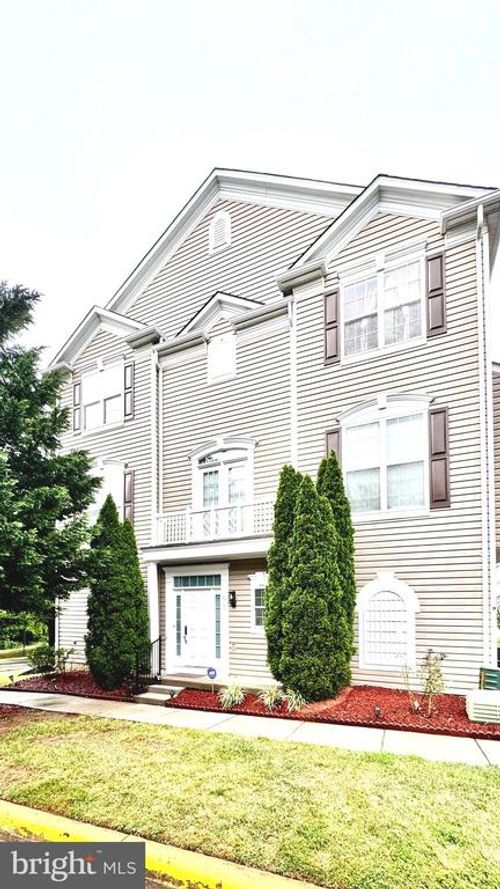 5001 Greenhouse Ter, CENTREVILLE, VA, 20120-5016 | Card Image