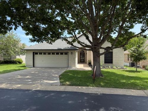 130 W Creekview Dr, Fredericksburg, TX, 78624-5427 | Card Image