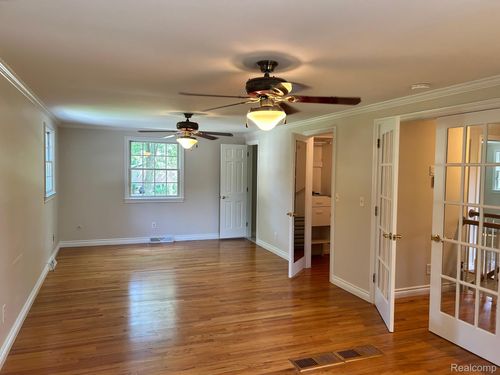 5352 W Doherty Dr, West Bloomfield, MI, 48323-2708 | Card Image
