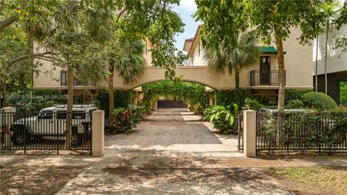 2818-2818 Coconut Ave, Miami, FL, 33133-3725 | Card Image
