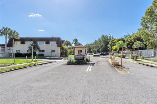 20-2-9009 Sw 138th St, Miami, FL, 33176-7176 | Card Image