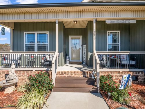 2238 Mintew Cir, Lincolnton, NC, 28092-6019 | Card Image