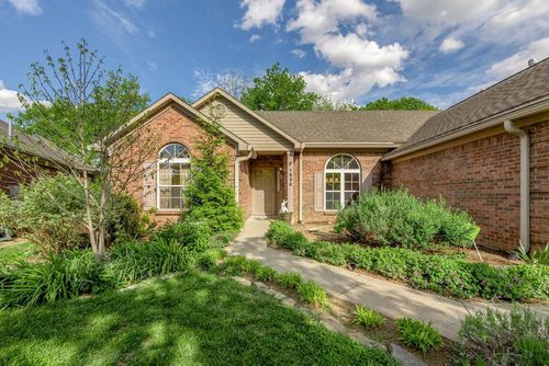 1696 Chandler Ln, Lexington, KY, 40504-2422 | Card Image