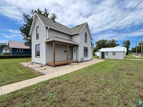 422 E 4th St Street, Canton, SD, 57013 | Card Image
