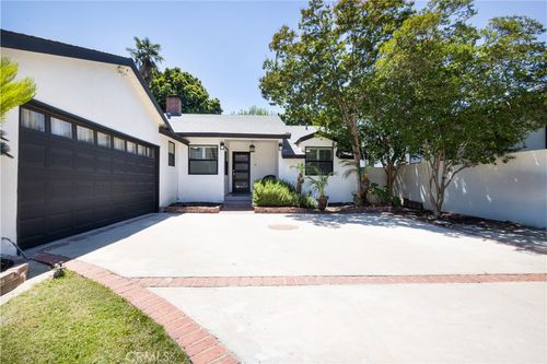 5715 Cahill Ave, Tarzana, CA, 91356 | Card Image