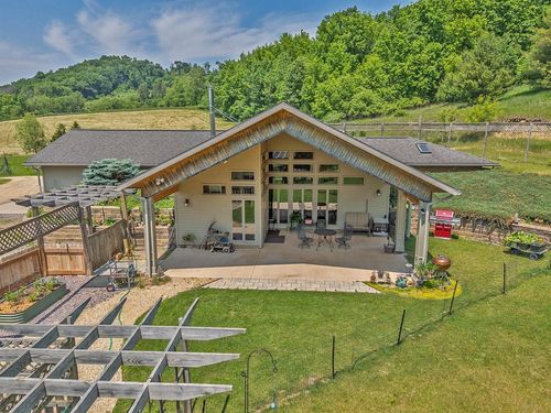 30440 County Rd W, Elroy, WI, 53929-8887 | Card Image