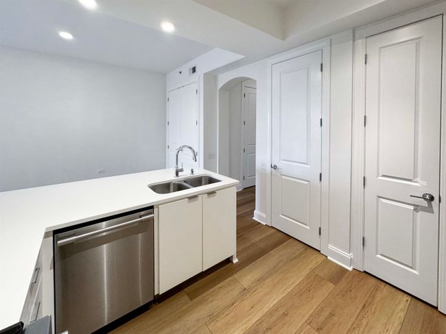 APT-707 - 717 S Riverside Dr, Condo with 2 bedrooms, 2 bathrooms and null parking in Memphis TN | Image 13